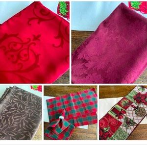 3 rectangle tablecloth’s, 2 runners, 6 checkered placemat and 4 matching napkins